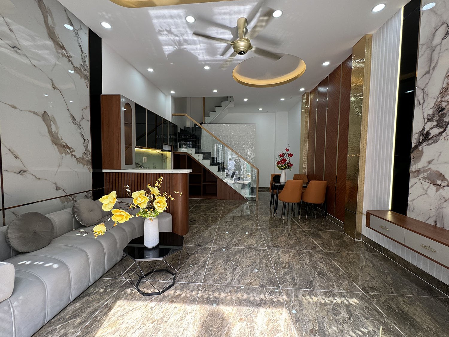 Hẻm xe hơi khu VIP Trường Chinh, Q.Tân Bình, Nhà phố 2 lầu, s.thượng, mới 100% full nội thất c.cấp